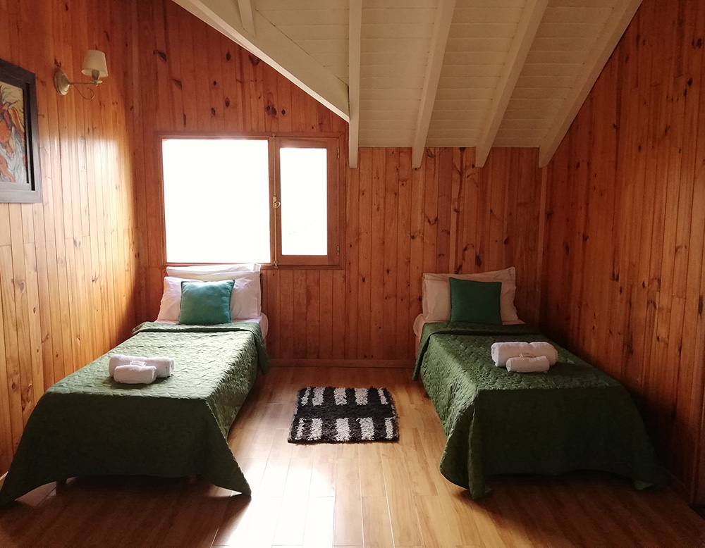 Espacio común con camas simples / Planta alta